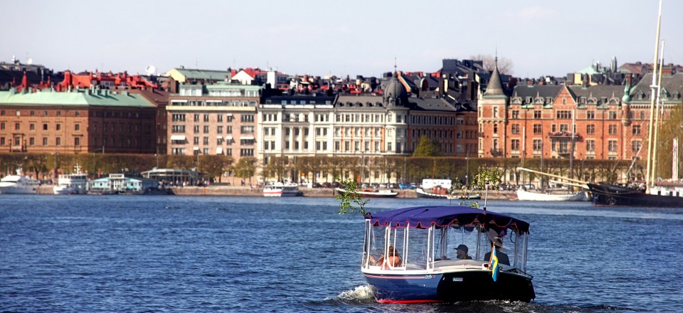 “Tankarna får ett annat flyt när man glider omkring på Stockholms vatten. En skön annorlunda upplevelse som inspirerar till nya perspektiv!” Louise Hård af Segerstad, forskningskommunikatör Albaeco